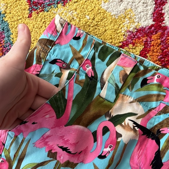 WOMENS SIZE 4 LOUDMOUTH FLAMINGO 9” GOLF SHORTS - Picture 3 of 5